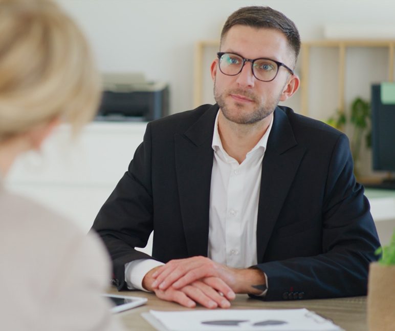 AC-Online-Cal-LP_Screen-Consultant Property Consultant in a meeting